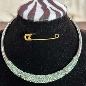 Elegant Silver-tone  collar necklace with green rhinestones